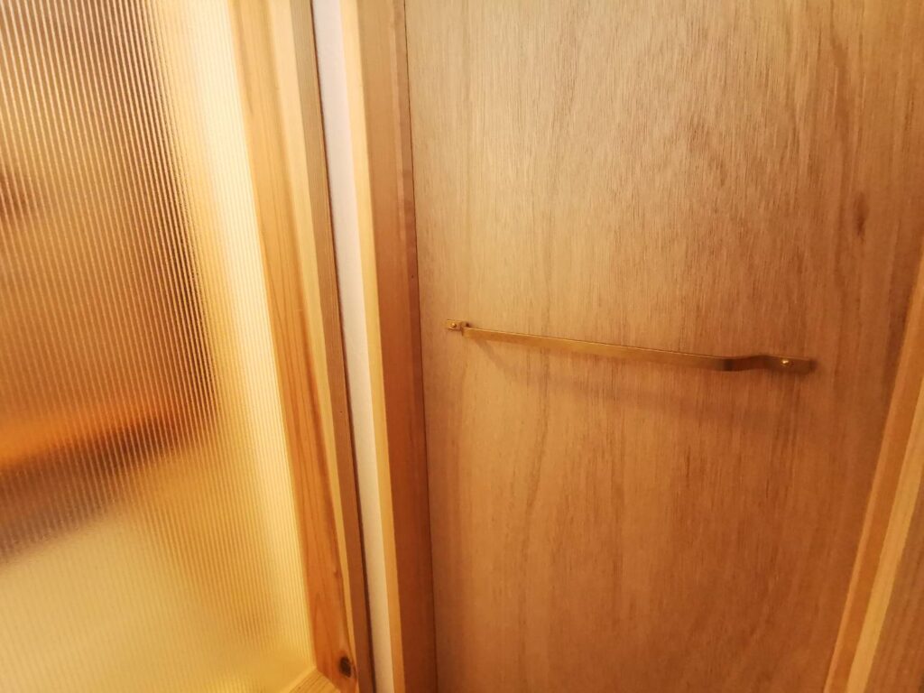 74647