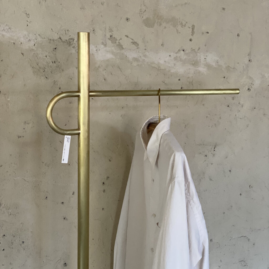 店舗限定商品_真鍮コートハンガー_ケヤキ3